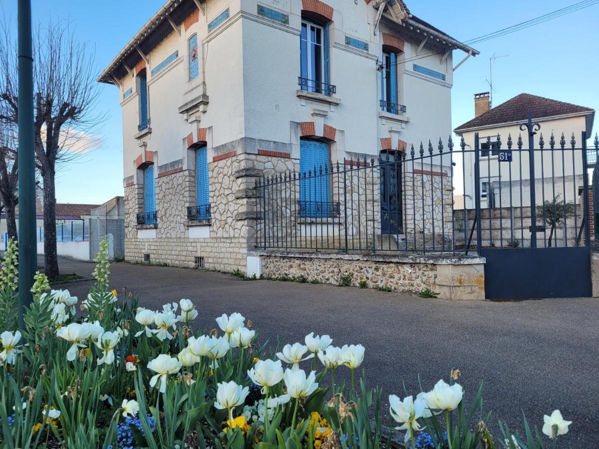 Appartements Cdg Joigny Exteriör bild